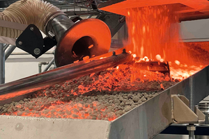  4 Discharge of the fired light aggregates from the rotary kiln 