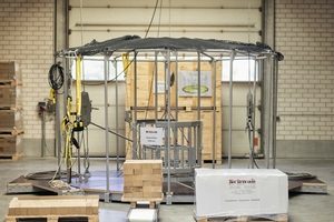  5 Platform with safety cage 