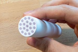  5 Close-up: Multi-channel ceramic carrier from Black Capture, as used in the CO2 capture plant 