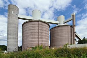  3 Pivoting pan conveyor type SPB with transfer station 